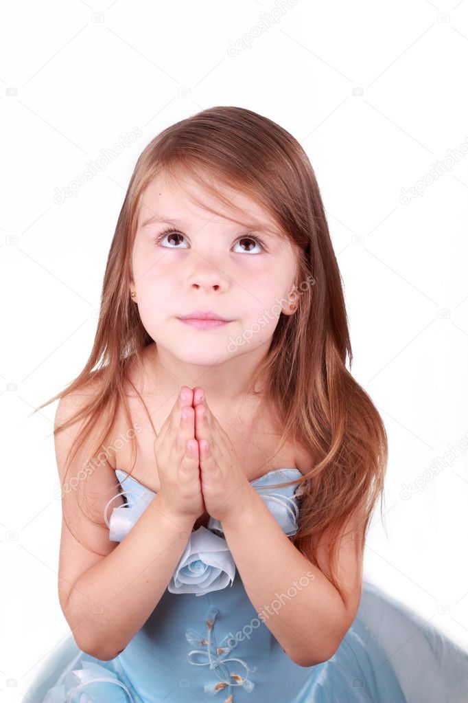 photo-praying-cute-child-in-a